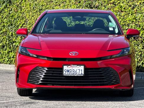 Used 2025 Toyota Camry LE FWD image 11