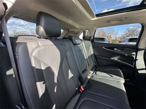 Certified 2022 Lincoln Nautilus Reserve image 38