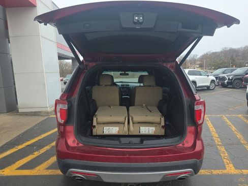 Used 2016 Ford Explorer XLT w/ Equipment Group 202A image 5