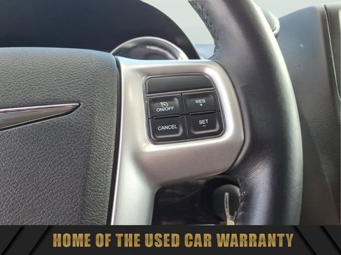 Used 2014 Chrysler Town & Country Touring FWD image 21
