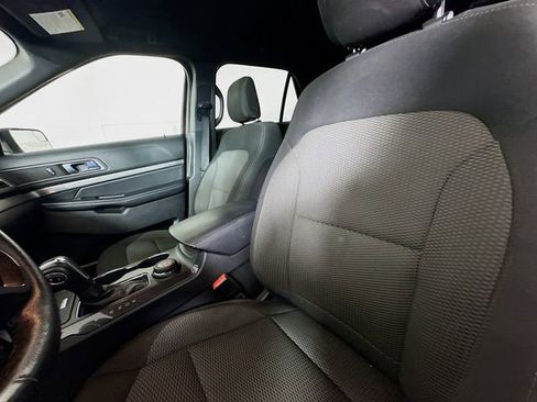 Used 2018 Ford Explorer XLT AWD/4WD image 22