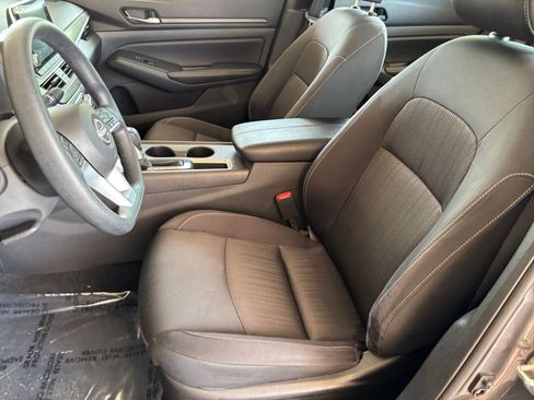Used 2025 Nissan Altima 2.5 SV FWD image 25