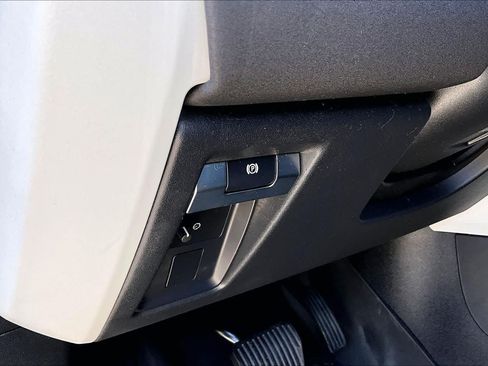 Used 2023 Land Rover Defender 110 SE AWD/4WD image 37