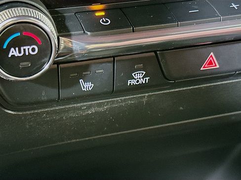 Used 2022 MAZDA MAZDA3 s image 23