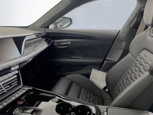 New 2026 Audi RS e-tron GT Base image 24