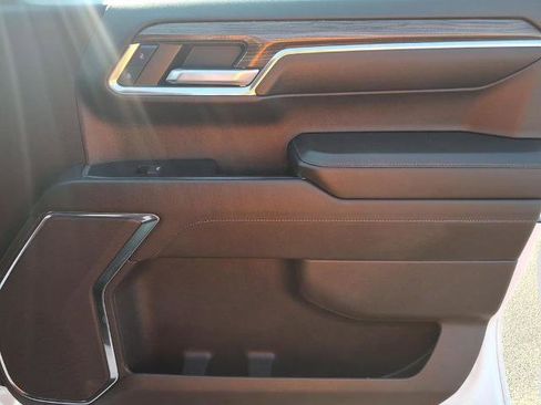 Used 2024 Chevrolet Silverado 1500 LT Trail Boss w/ Protection Package AWD/4WD image 10