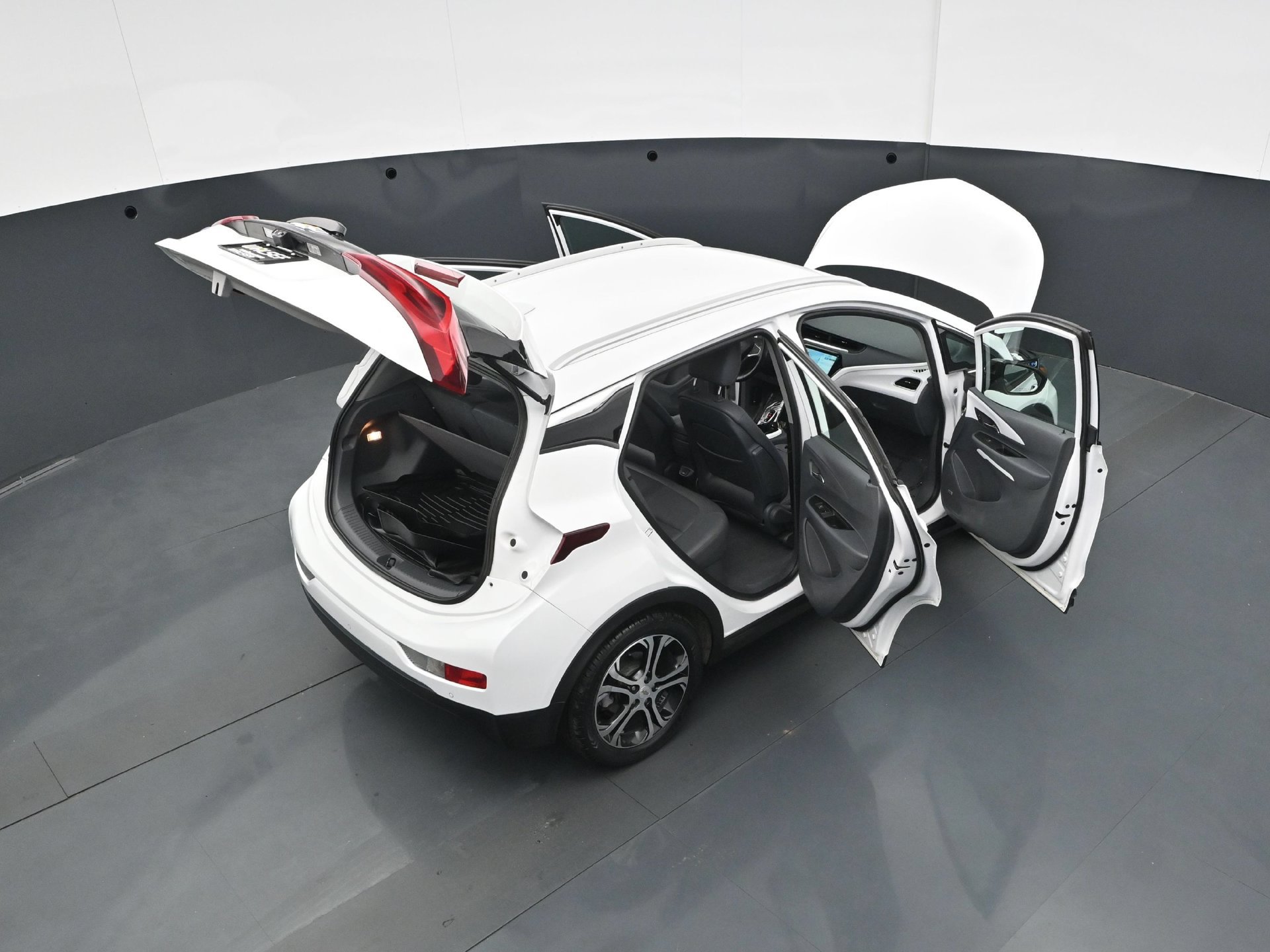 Used 2019 Chevrolet Bolt Premier w/ Infotainment Package FWD image 40