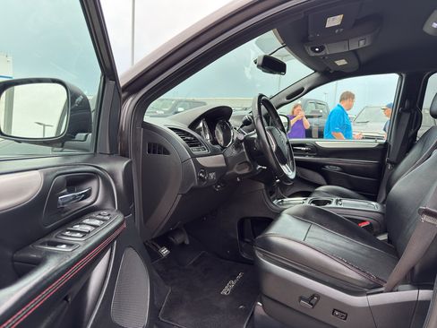 Used 2017 Dodge Grand Caravan GT FWD image 11