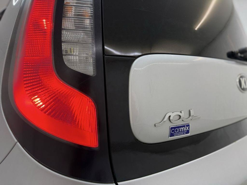 Used 2016 Kia Soul FWD image 33
