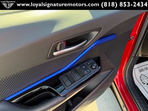 Used 2020 Toyota C-HR XLE FWD image 17