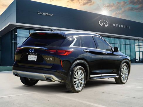 Certified 2024 INFINITI QX50 Luxe w/ Accent Package image 5