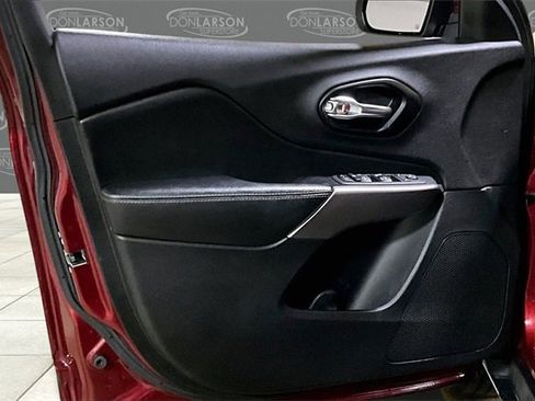 Used 2021 Jeep Cherokee Latitude Lux w/ Comfort/Convenience Group image 11