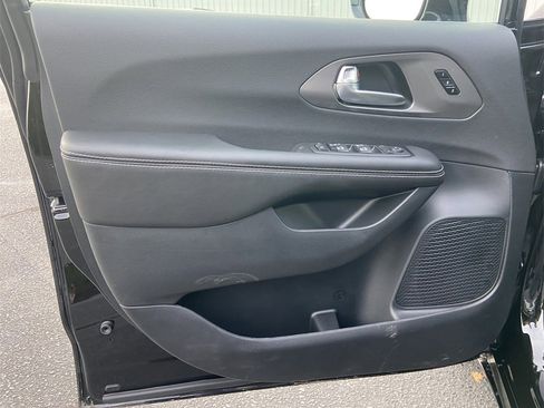 New 2026 Chrysler Pacifica Select image 12