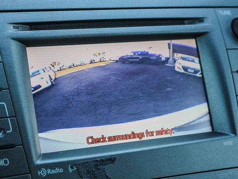 Used 2012 Toyota Prius Plug-In Hybrid image 25