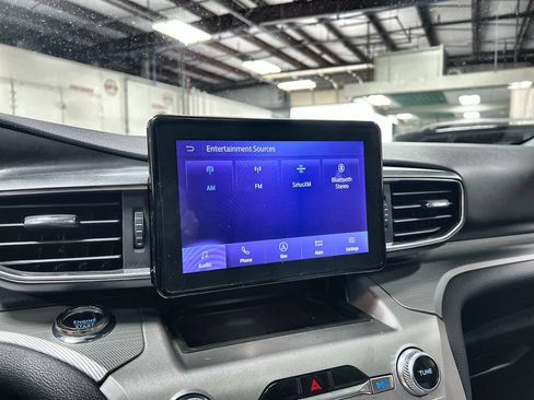 Used 2023 Ford Explorer XLT w/ Equipment Group 202A AWD/4WD image 36