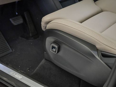 New 2025 Volvo EX90 Plus image 25