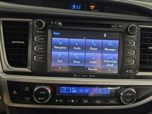 Used 2018 Toyota Highlander XLE AWD/4WD image 17