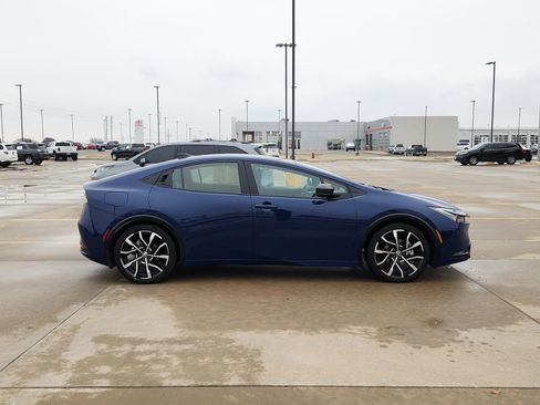 Used 2025 Toyota Prius Plug-In Hybrid image 7