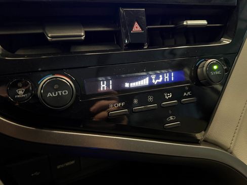 Used 2022 Toyota Camry SE image 13