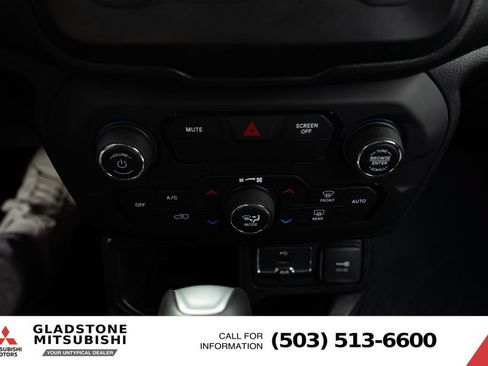 Used 2019 Jeep Renegade Altitude w/ Quick Order Package 2XM FWD image 17