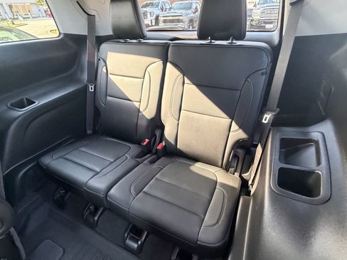 Used 2023 GMC Acadia SLT w/ Elevation Edition FWD image 31