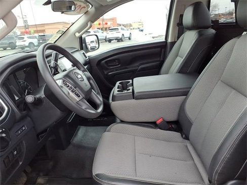 Used 2018 Nissan Titan S image 13