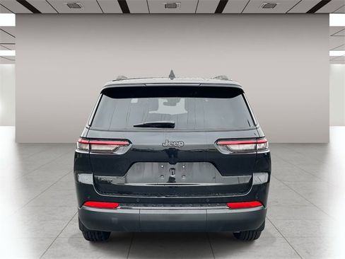 New 2025 Jeep Grand Cherokee L Altitude image 4