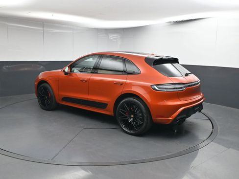 Certified 2022 Porsche Macan GTS image 3