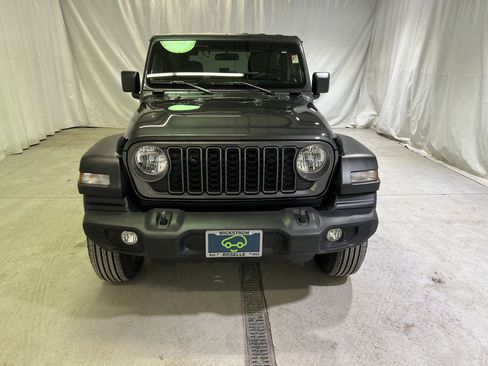 Used 2025 Jeep Wrangler Sport image 3