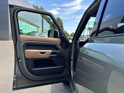 Certified 2025 Land Rover Defender 110 X-Dynamic SE AWD/4WD image 10