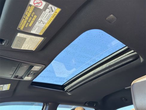 Used 2019 Toyota Tacoma Limited image 12