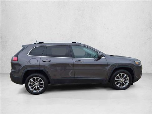 Used 2019 Jeep Cherokee Latitude Plus FWD image 2
