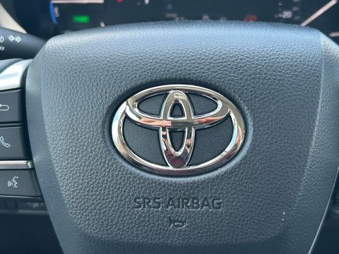 Used 2026 Toyota Sienna XLE FWD image 40