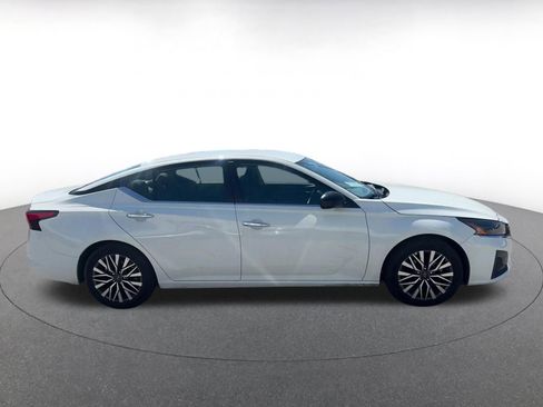 Used 2025 Nissan Altima 2.5 SV image 16