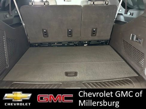Used 2022 GMC Yukon XL SLT w/ SLT Premium Package image 37