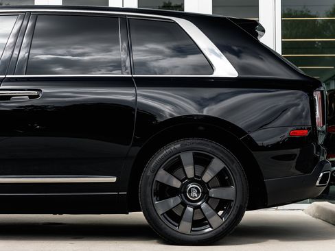 Certified 2023 Rolls-Royce Cullinan image 16