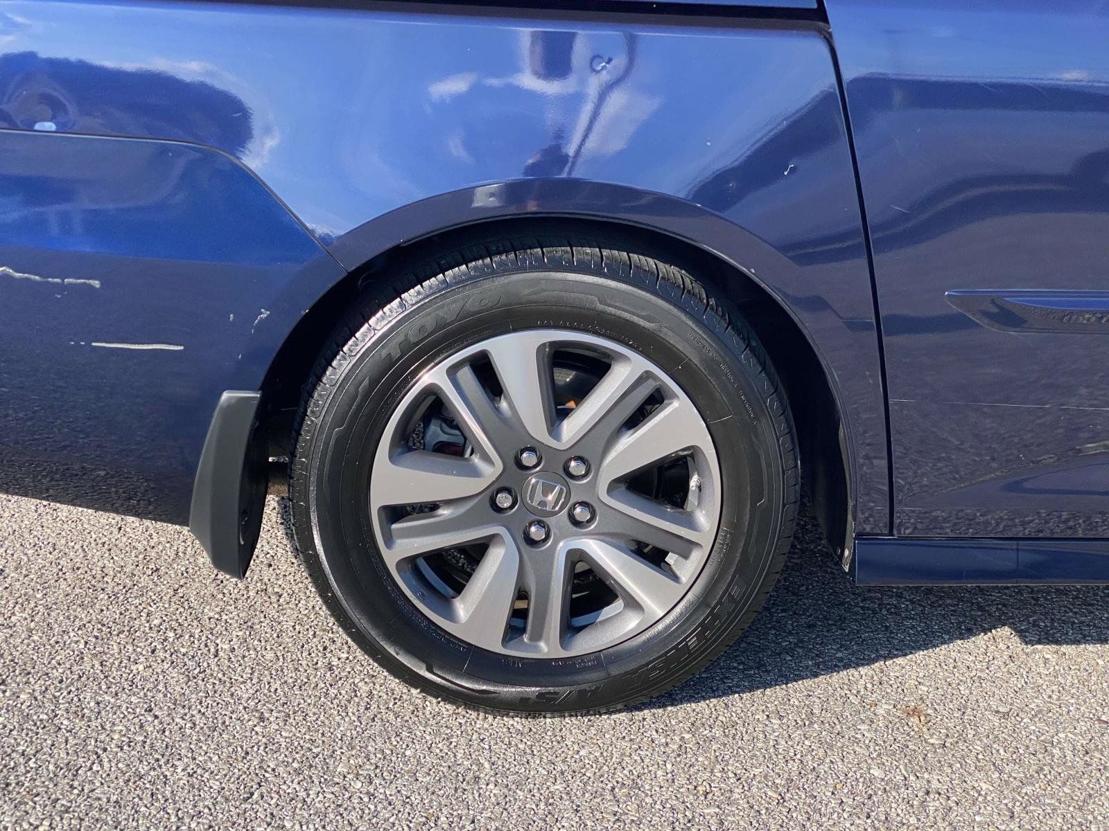 Used 2015 Honda Odyssey Touring Elite image 3