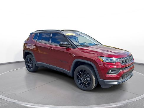 Used 2022 Jeep Compass Latitude w/ Sun and Sound Group AWD/4WD image 2