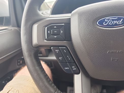 Used 2018 Ford Expedition XLT w/ Equipment Group 202A AWD/4WD image 23