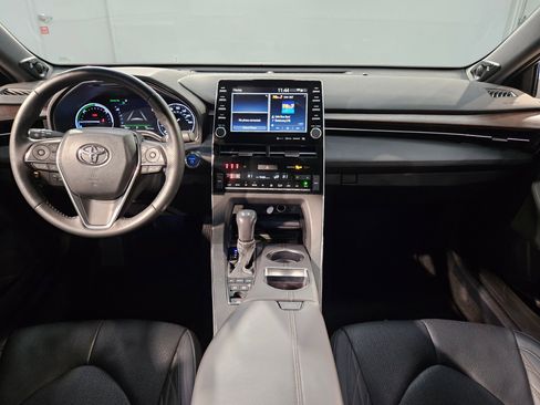 Used 2022 Toyota Avalon Limited image 10