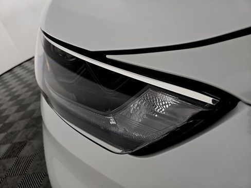 Used 2023 Toyota Highlander XLE image 10