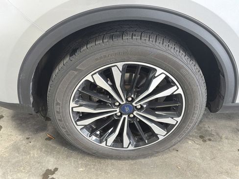 Used 2021 Ford Escape SE w/ SE Sport Appearance Package image 5