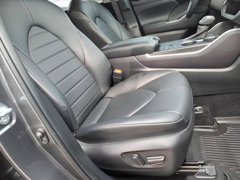 Used 2024 Toyota Highlander XLE image 16