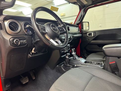Used 2019 Jeep Wrangler Unlimited Sahara AWD/4WD image 12