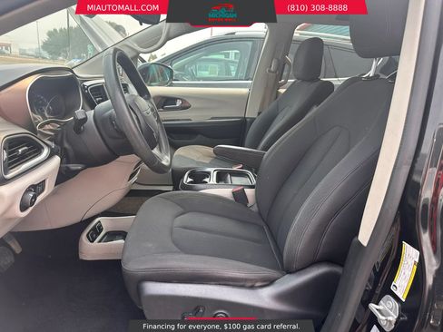 Used 2018 Chrysler Pacifica Touring Plus FWD image 9