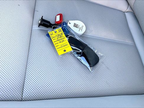 Used 2025 Genesis G70 2.5T image 14