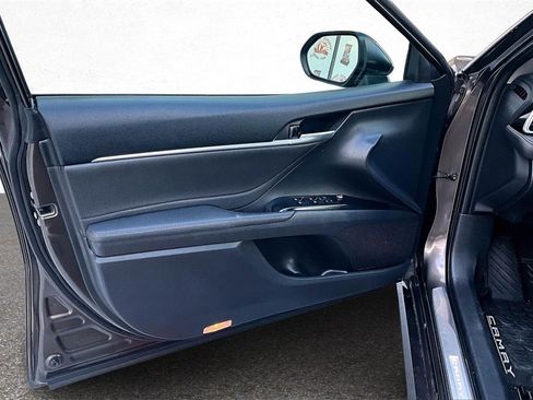 Certified 2018 Toyota Camry XLE image 18