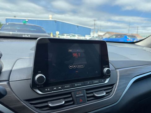 Used 2025 Nissan Altima 2.5 SV FWD image 20