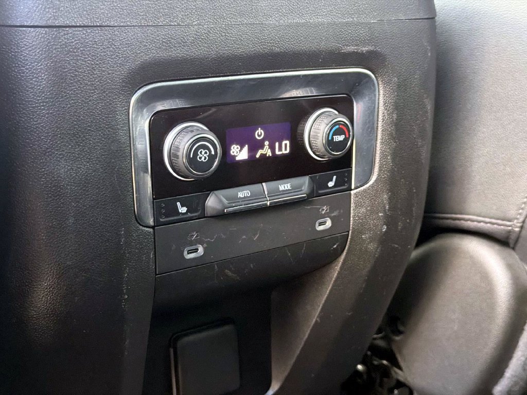 Used 2022 Chevrolet Suburban Premier AWD/4WD image 14