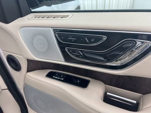 Used 2018 Lincoln Navigator Reserve w/ Technology Package AWD/4WD image 29